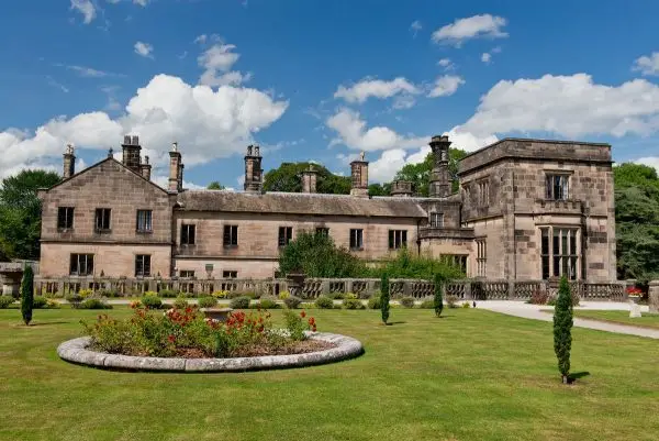 Illam Hall with garden at the front